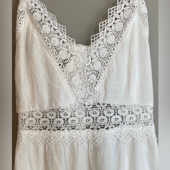 White Spring/Summer Dress with Lace Trim and Open Back Size US 6 - Picture 3 of 7